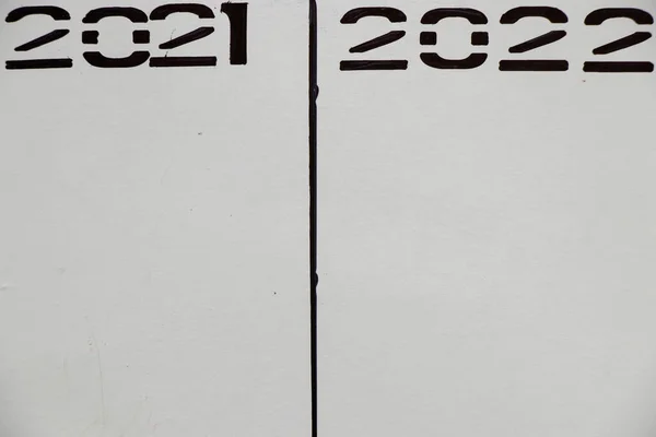 2021年2022年用黑笔写在一张白纸上 用线隔开 两栏与年份分开 — 图库照片