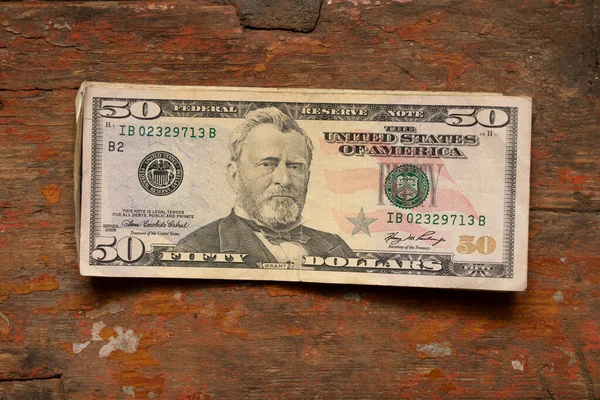 Δολάρια Βρίσκονται Ένα Παλιό Ξύλινο Τραπέζι Οικονομικό Θέμα — Φωτογραφία Αρχείου