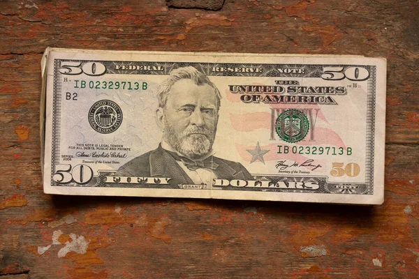 Δολάρια Βρίσκονται Ένα Παλιό Ξύλινο Τραπέζι Οικονομικό Θέμα — Φωτογραφία Αρχείου