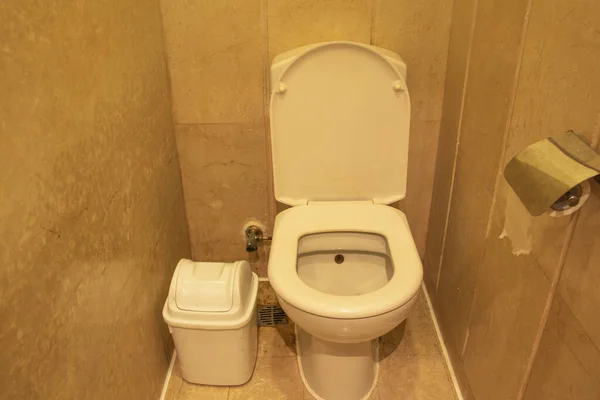 Alte Schmutzige Öffentliche Toilette Einem Hotel Großaufnahme — Stockfoto