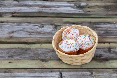 Paskalya pastası eski ahşap bir masada yakın plan, Paskalya tatili