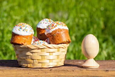 Paskalya pastası eski ahşap bir masada yakın plan, Paskalya tatili