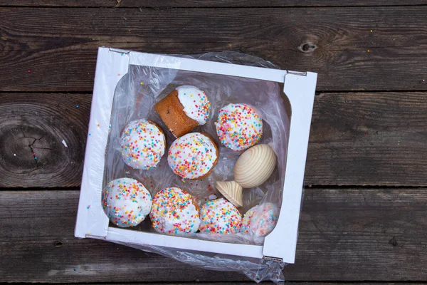 Easter Cake White Cardboard Box Old Wooden Table Close Easter — Stock Photo, Image