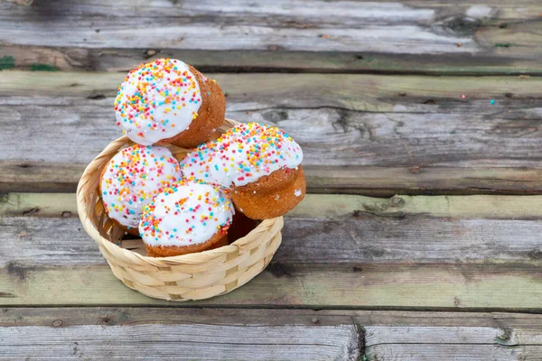 Paskalya pastası eski ahşap bir masada yakın plan, Paskalya tatili