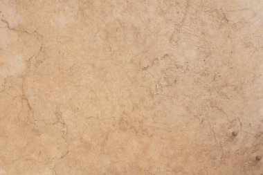 zemin üzerinde parlaklaştırılmış kumtaşı kiremitleri yakın plan olarak kullanılıyor.