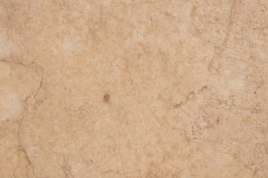 zemin üzerinde parlaklaştırılmış kumtaşı kiremitleri yakın plan olarak kullanılıyor.