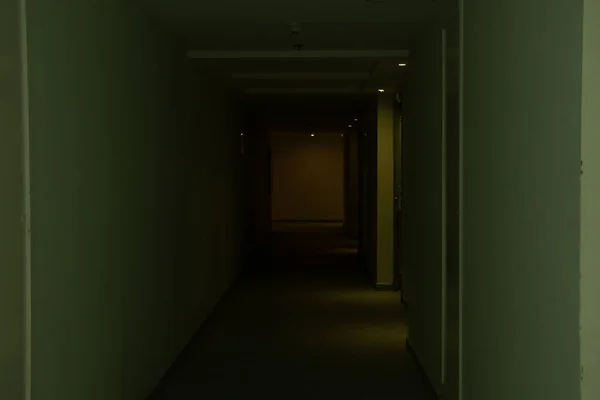 Темно Длинный Коридор Отеле Коридор Темноте — стоковое фото