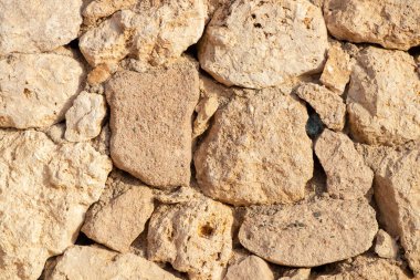 Arkaplan olarak kumlu taş kahverengi duvar