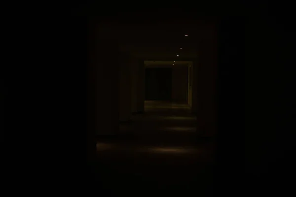 Темно Длинный Коридор Отеле Коридор Темноте — стоковое фото