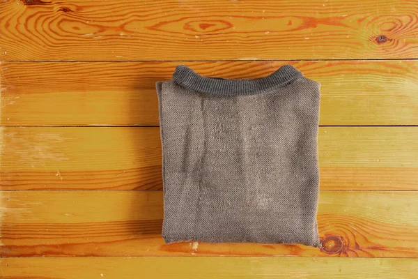 Brown Men Sweater Folded Lies Wooden Table Close Men Clothing — ストック写真