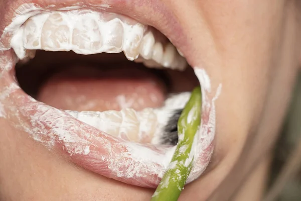 Dientes Femeninos Pasta Dientes Cepillarse Los Dientes Cerca — Foto de Stock