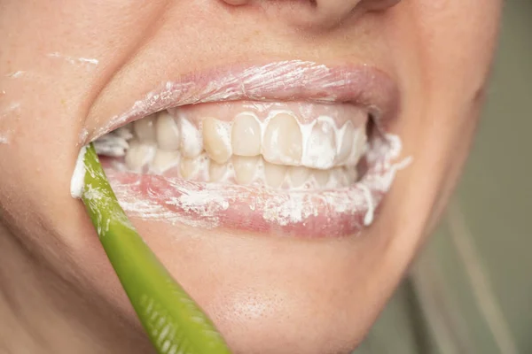 Female Teeth Toothpaste Brushing Teeth Close — Stock Photo, Image
