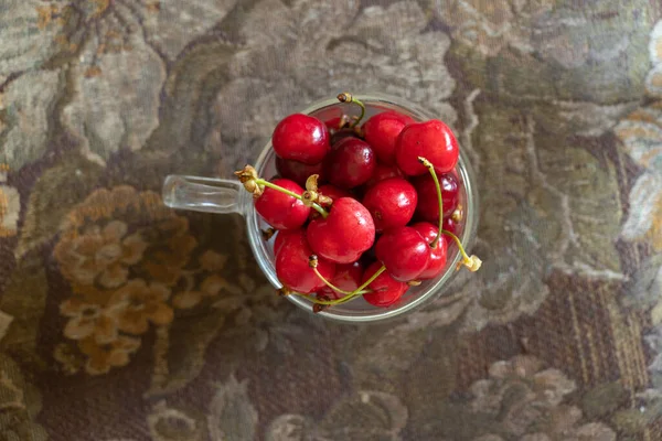 Full Cup Cherries Sweet Cherries Cup Table — Stock Photo, Image