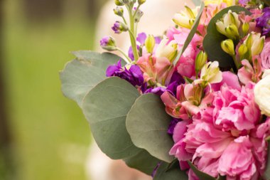 Gelinin düğün buketi, Gelinin elinde düğün çiçekleri