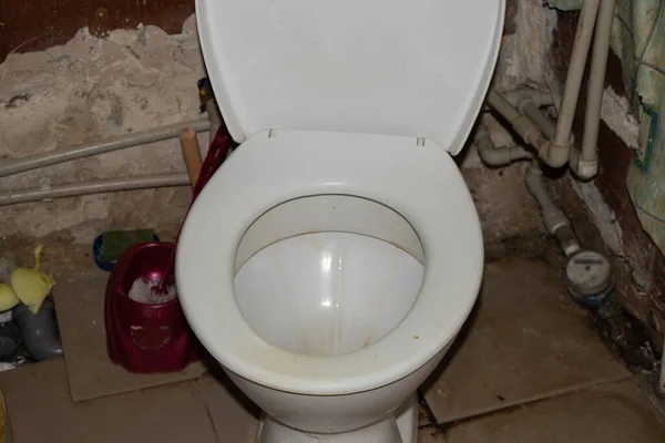Старая Грязная Ванная Комната Туалет Ремонта Квартире Ванная Комната Туалет — стоковое фото