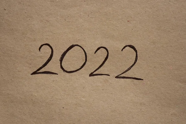 2022 Escrito Marcador Preto Papel Marrom Feliz Ano Novo 2022 — Fotografia de Stock