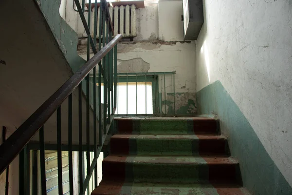 Старая Грязная Лестница Ремонта Лестницей Жилом Доме Украине Вход Многоэтажное — стоковое фото
