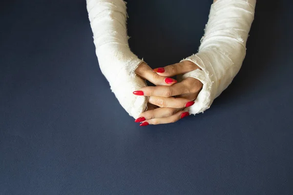 Two Female Hands Broken Wrists Falling Bicycle Cast Isolated Background — 图库照片