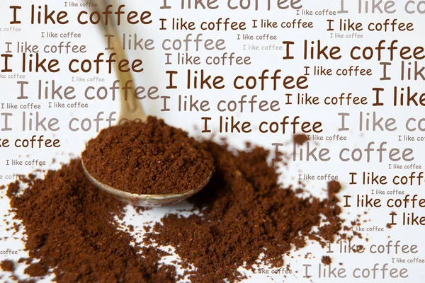白い背景にコーヒーのスプーンと私がコーヒーを愛する碑文 — ストック写真