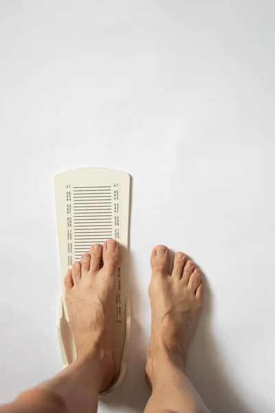 Секундомер Измерения Длины Ноги Изолированном Фоне Пластиковый Измеритель Длины Ноги — стоковое фото
