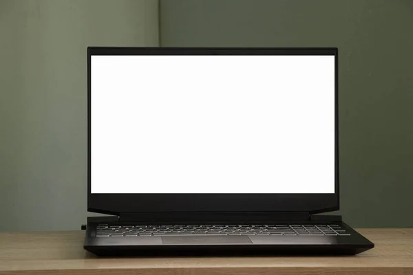 Czarny Laptop Białym Ekranem Stoi Stole Pokoju Domu Laptop Białym — Zdjęcie stockowe