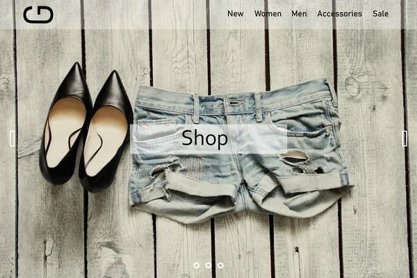 Die Hauptseite Eines Online Bekleidungsgeschäfts Mit Einem Foto Schwarzer Schuhe — Stockfoto
