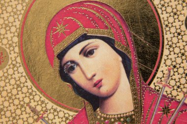 Ukrayna Dnipro 22.08.2021 - Meryem Ana 'nın ikonu. Dua kitabının makro fotoğrafı, Hristiyan ikonu, kilise dini.