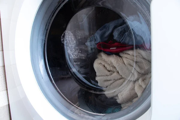 Vuile Oude Wasmachine Met Dingen Wasgoed Een Wasmachine Wasmachine — Stockfoto