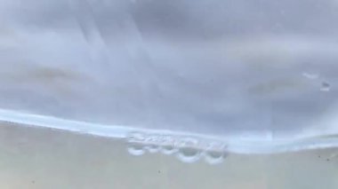 Bardaktaki su masada, bardaktaki su.