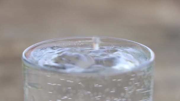 Gotas Água Caem Copo Água Água Copo Gota Água — Vídeo de Stock