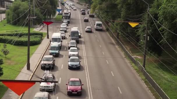 Ucrânia Dnipro 2021 Manhã Dirijo Carro Longo Rua Central Cidade — Vídeo de Stock