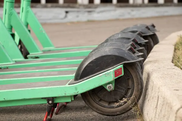 Ucrânia Dnipro 2021 Aluguel Scooters Elétricos Verdes Parque Cidade Transporte — Fotografia de Stock