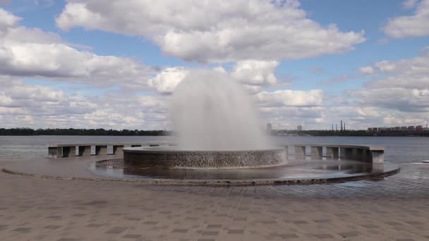 City Fountain Embankment Waterfall Fountain Close Water Drops Water — Stock Video