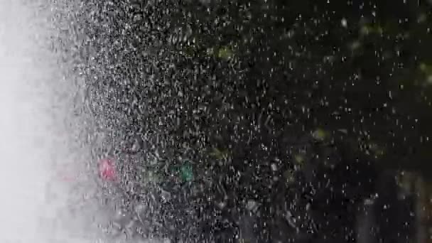 噴水の近くの都市ラウンド噴水 — ストック動画