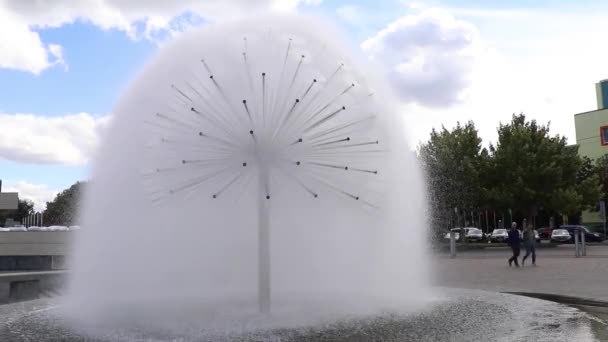 Stad Rond Fontein Dijk Waterval Fontein Close Waterdruppels Water — Stockvideo