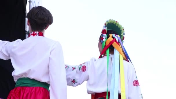 Ουκρανία Dnipro 2021 Ουκρανικός Λαϊκός Χορός Κεντημένα Πουκάμισα Στη Σκηνή — Αρχείο Βίντεο