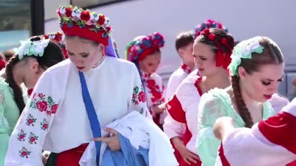 Ukraine Dnipro 2021 Girls Ukrainian Folk Embroidered Shirts Backstage Prepare — 图库视频影像