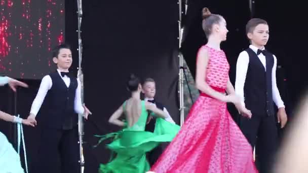 Ucrania Dnipro 2021 Espectáculo Danza Jóvenes Bailarines Escenario Para Unas — Vídeos de Stock