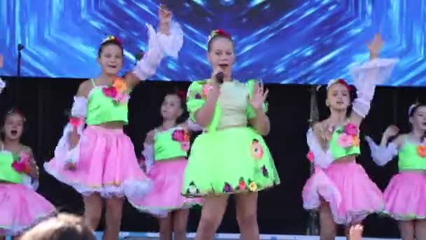 Ukraine Dnipro 2021 Young Ukrainian Folk Performers Sing Songs Stage — Stock Video