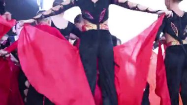 Ukrayna Dnipro 11.09.2021 - Şehrin merkezindeki meydanda düzenlenen konser, dans gösterisi