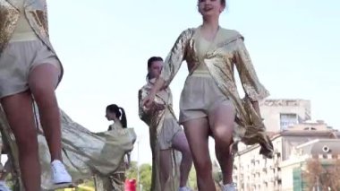 Ukrayna Dnipro 11.09.2021 - Şehrin merkezindeki meydanda düzenlenen konser, dans gösterisi