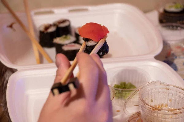 Set Con Sushi Tienda Envases Plástico Mesa Para Cena Hay — Foto de Stock