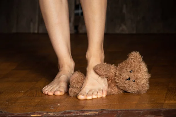 Female Bare Feet Stepping Brown Teddy Bear Old Floor Dark — Stock Photo, Image
