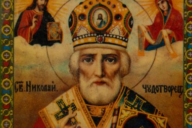 Ukrayna Dnipro 22.08.2021 - Aziz Niklas 'ın simgesi, bir dua kitabının kapağı, Hristiyan ikonu, kilise dini