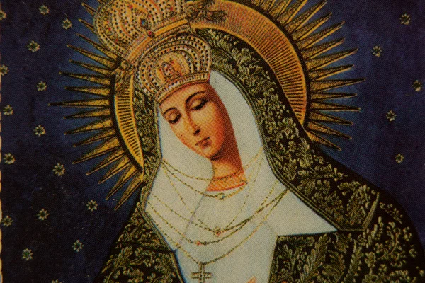乌克兰Dnipro 2021年8月22日 圣母玛利亚和耶稣之母的象征 祈祷书的宏观照片 基督教圣像 教堂宗教 — 图库照片