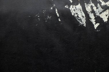 Tasarım, döşeme ya da dekoratif çözümler için arka plan olarak siyah sahte deri ve beyaz boya izleri.