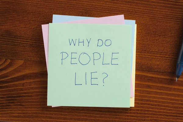 Varför människor ljuger skriftligt på en not — Stockfoto