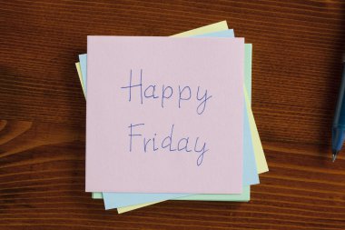 Mutlu bir nota üzerinde el yazısı Cuma