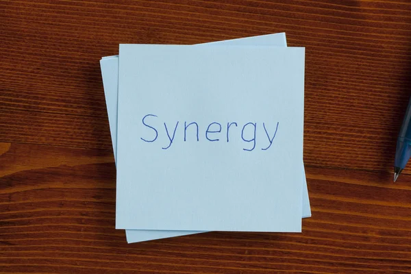 Synergie écrite sur une note — Photo