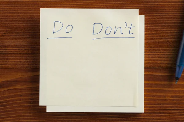 Do, Do not written on a note — Stock Photo, Image